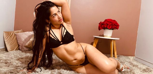 Model - THAYSSA ROSS muscle