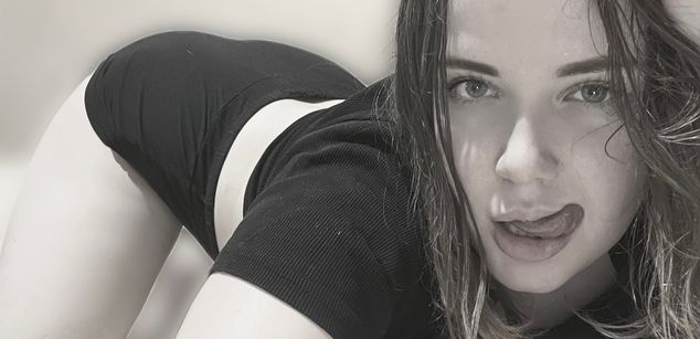 Model - Emeralda cuckold