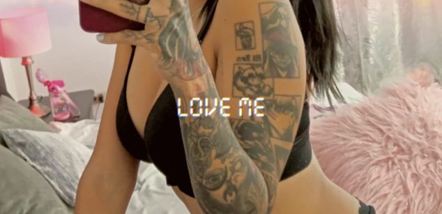 Model - DeuxGold joi