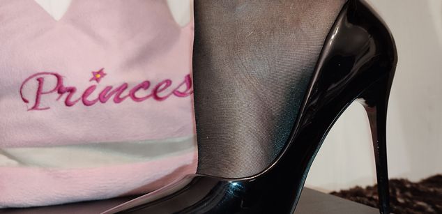 Model - Goddess Barbie Femdom Hottie joi