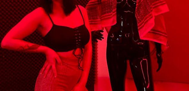 Selena Bee ride Model - Selena Bee ride