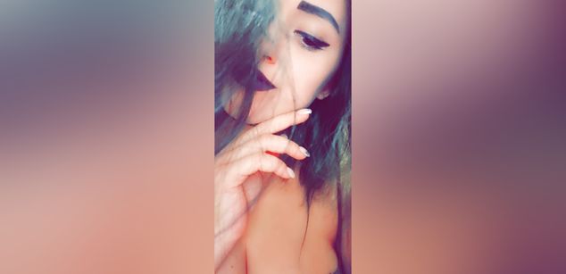 Model - Nicole_Brita feet