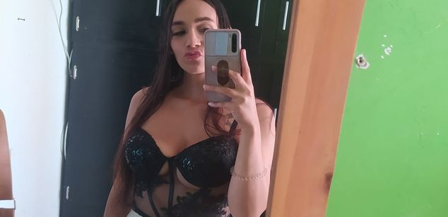 Model - MeganTaylow latina