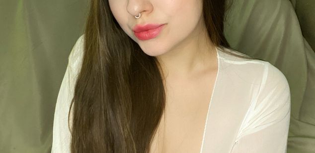 Model - Charlotta Apple girl