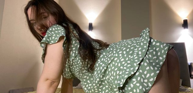 Model - Charlotta Apple girl