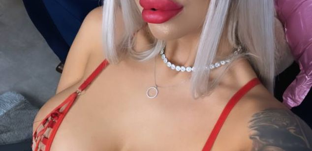 Model - GoldenAmber pussy