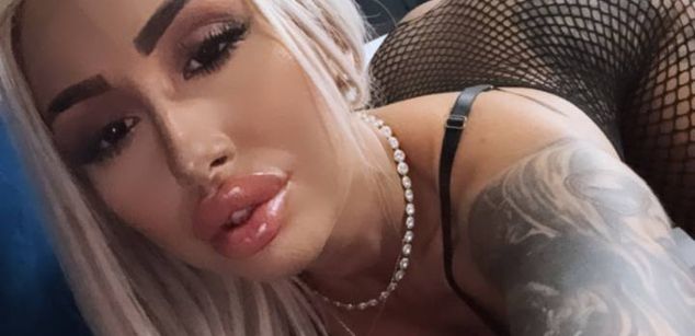GoldenAmber pussy Model - GoldenAmber pussy