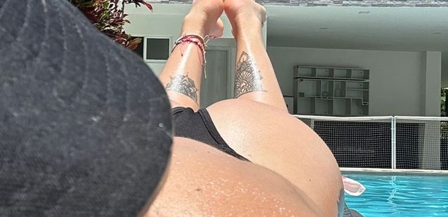 Model - Sarah Franco feet