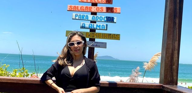 Model - Ema Braun feet