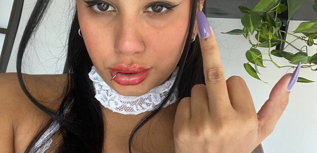 Model - Moli Myers sph