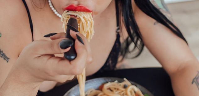 Model - Moli Myers sph