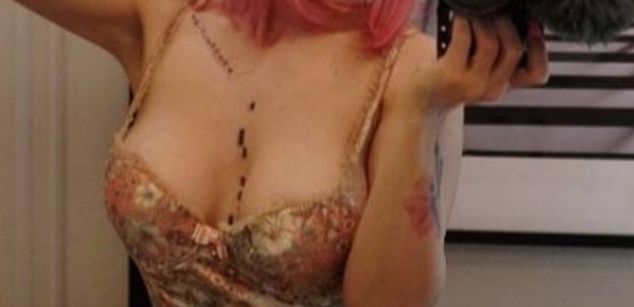 Model - AlexaCreed findom