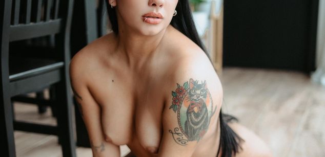 Model - Moli Myers sph