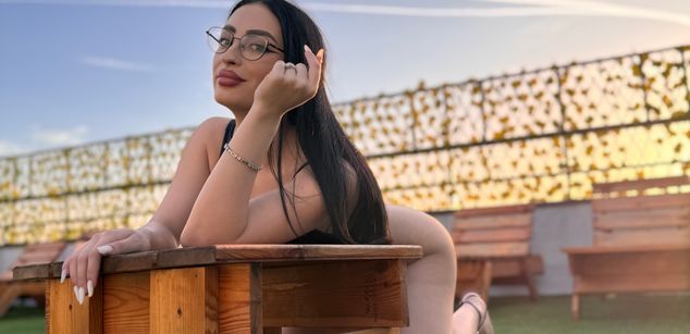 Model - VictoriaLane young