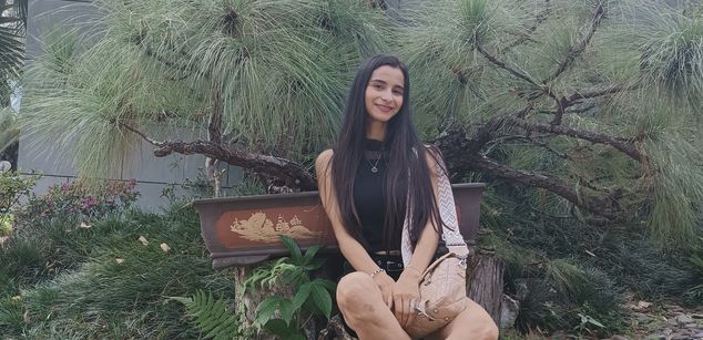 Model - Valen Hops zoom