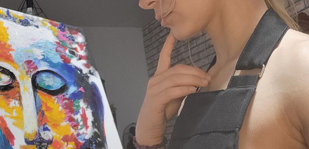 Model - Ommnia blonde