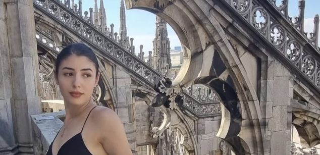 Chloe shy Model - Chloe shy