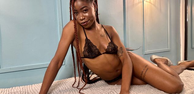 Model - Michelle Pose cum