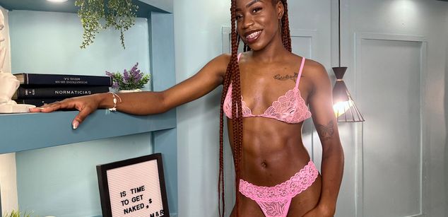 Model - Michelle Pose cum