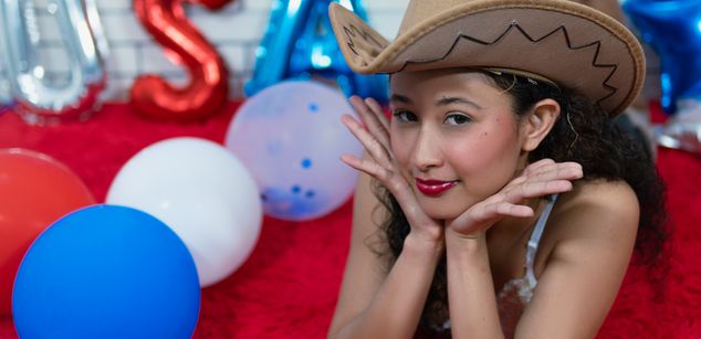 Model - Milkdulce1 squirt