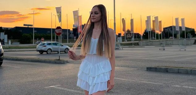 Model - LustyRose fastresponse