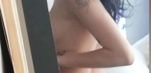 Model - VenusOlympus pussy