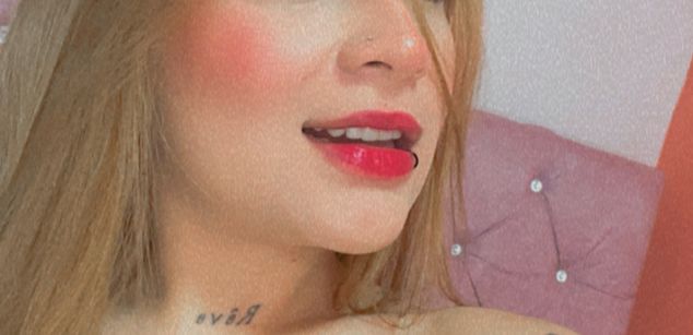 Model - Amber Hudson latina