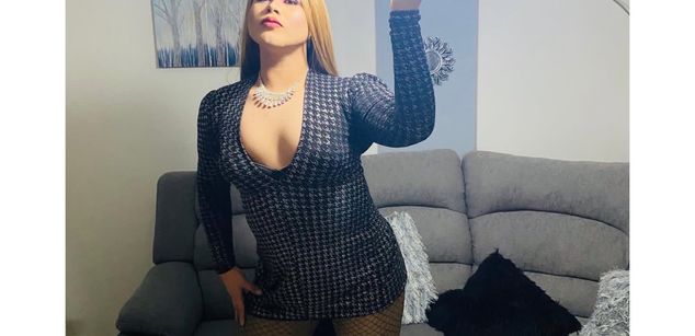 Model - Valentina cum