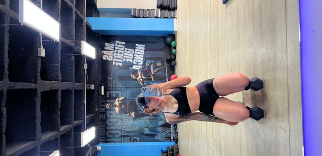 Model - EllaRose squirt