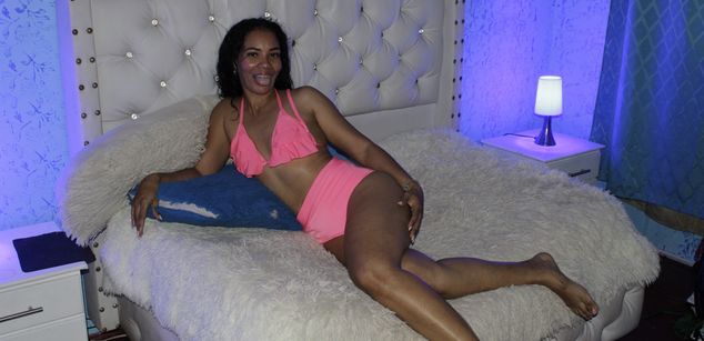 Luna cum Model - Luna cum