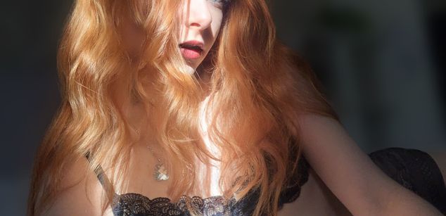 Amber hot Model - Amber hot