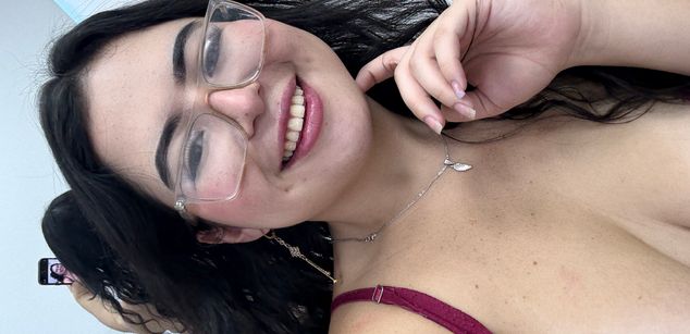 Model - Anahi Vega LATINA