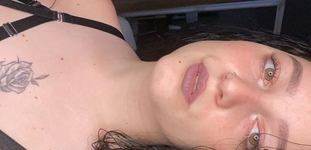 Leah anal Model - Leah anal