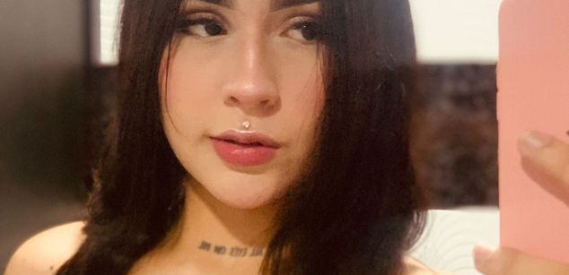 Model - Violet Blaze feet