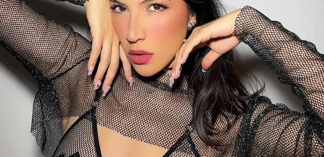 Aknavibes Latina Model - Aknavibes Latina