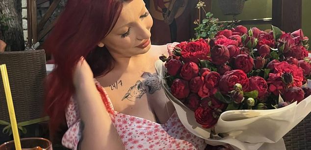 Model - Alissa_kiss domination