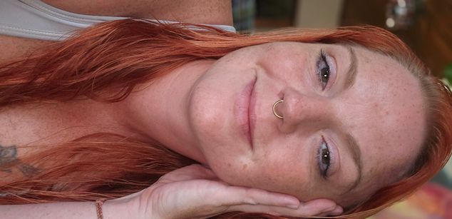 Kissyphur Redhead Model - Kissyphur Redhead