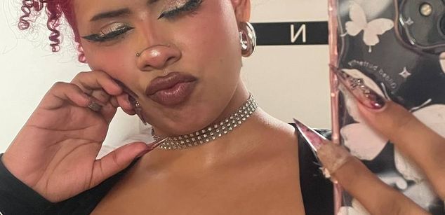 Idun Brunette dirty Model - Idun Brunette dirty