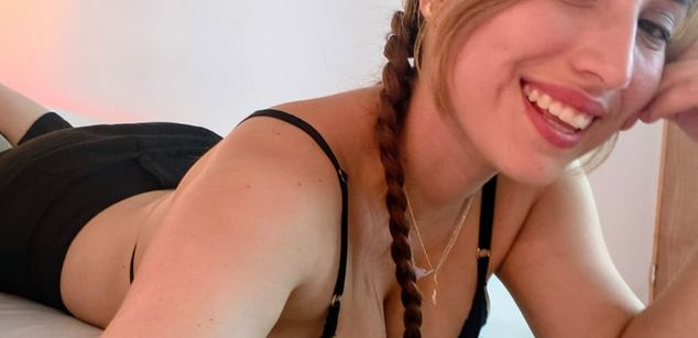 Model - Ckatterine_Ckatt pantyhose