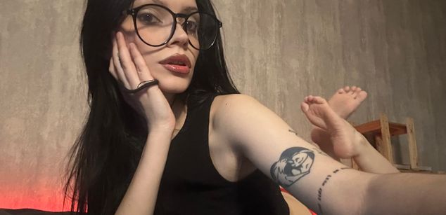 Model - Alexa Bloom natural