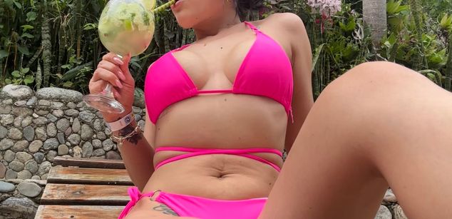 Model - lizzie ross squirt