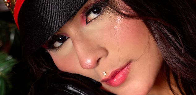 Model - Violet Blaze feet