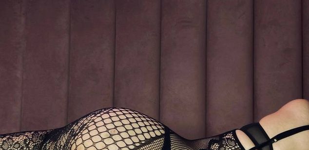 Model - Ur sensual Jennifer heels