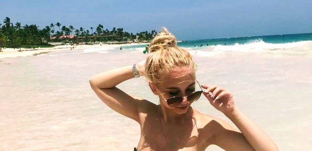 Model - AppleBrandy heels