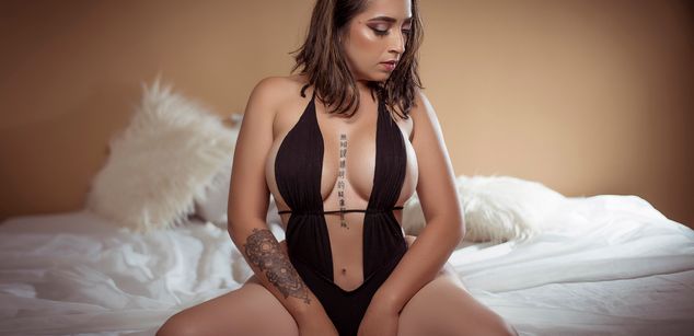Model - Sofia Vega ass