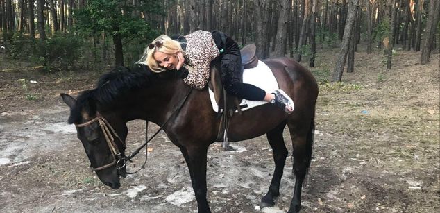 Model - AppleBrandy heels