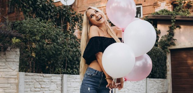 Model - AppleBrandy heels