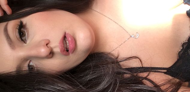 Model - Jade Violet joi