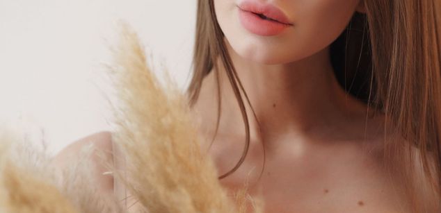 Model - Mary anal