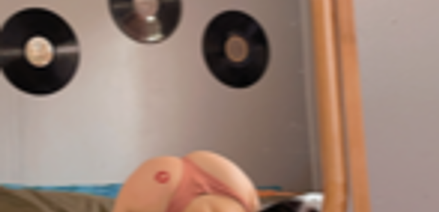 Model - Zoe Heartz petite